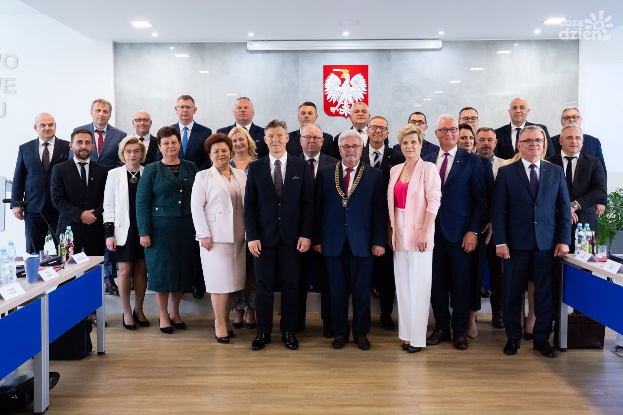 Pierwsza sesja nowej kadencji Rady Powiatu Radomskiego oraz wybór Starosty (zdjęcia)